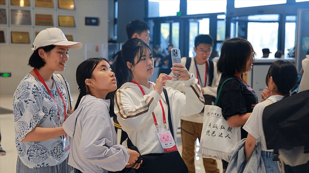 外国青少年在常州实现"恐龙自由"啦→_中国_交流_日本