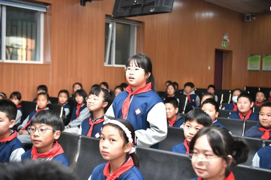 最后,来自月牙河小学的四名小同学现场表演了原创小节目《反诈三句半