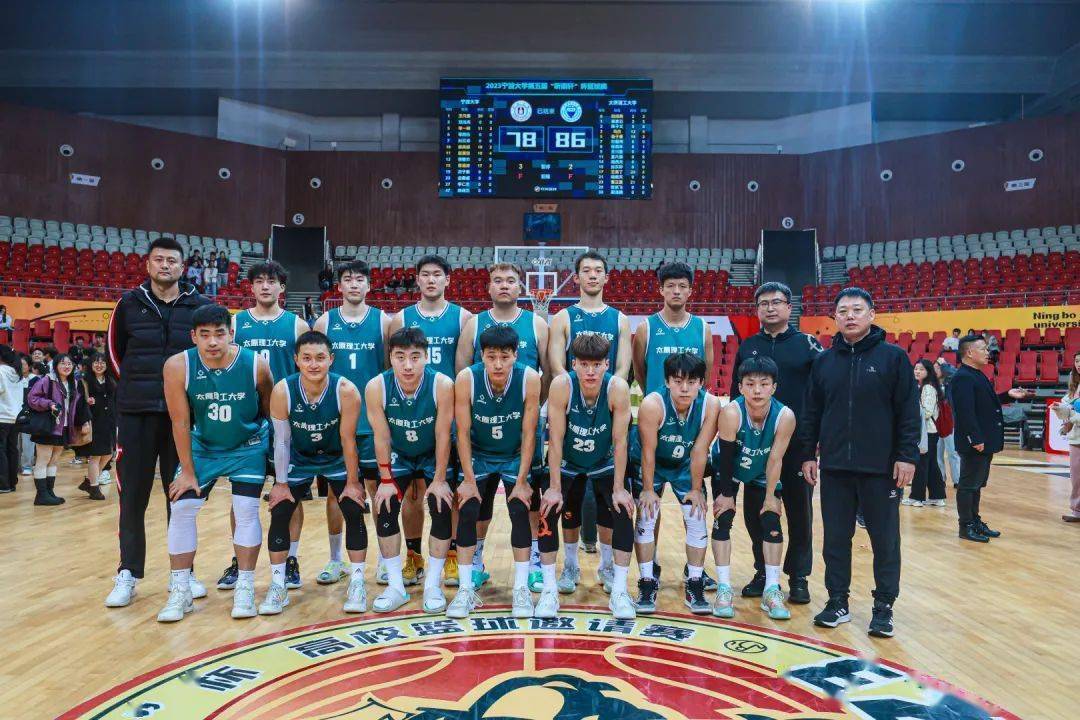 其中就包括了国际级裁判宋晓竞 杨鹏以及国内职业联赛的裁判李鹏博