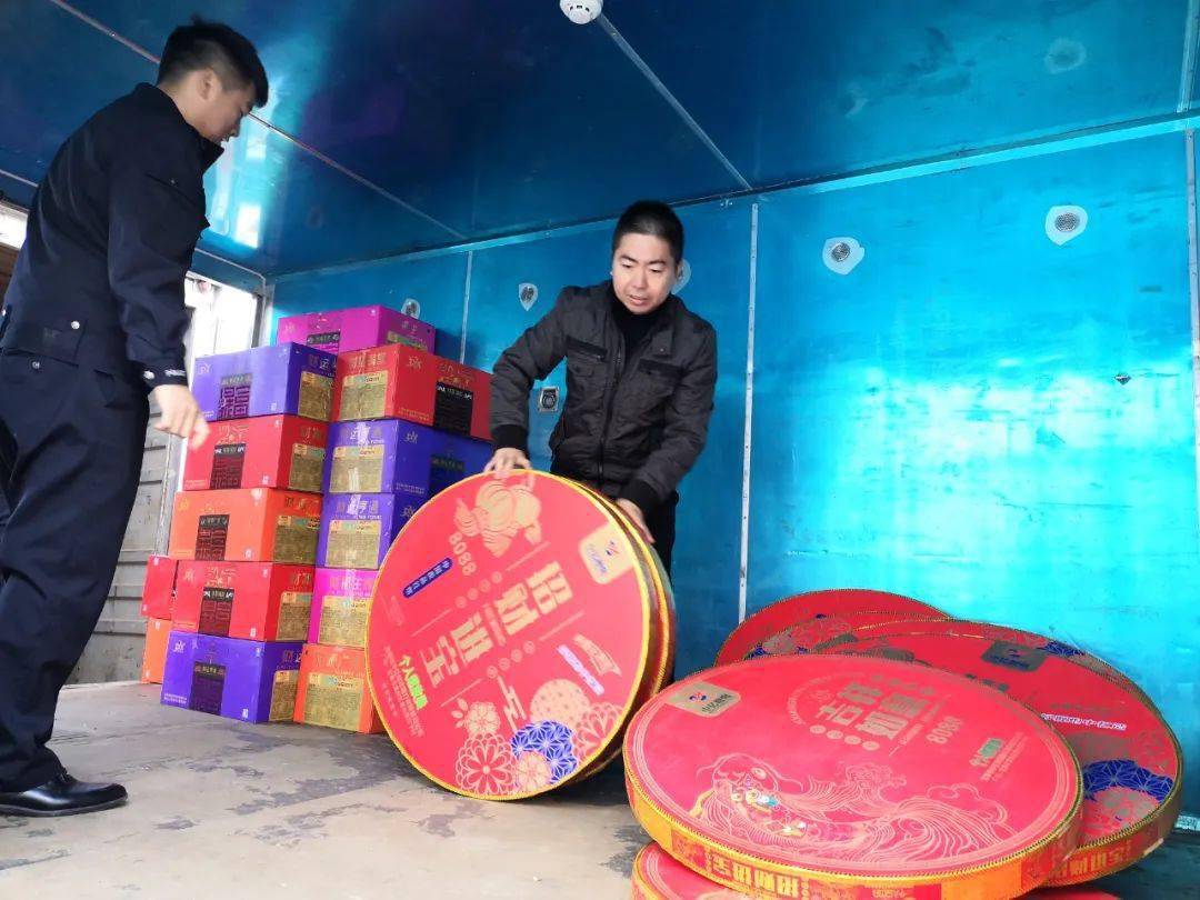 废弃厂房,闲置仓库,偏僻院落,养殖场点等重点部位,采取拉网式,地毯式
