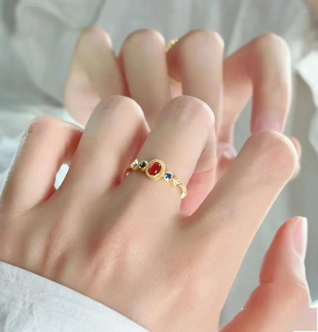 我还选了巨多爆款戒指:小宫雀,小桃星,节节高升,花丝凤盈,转运小灵蛇