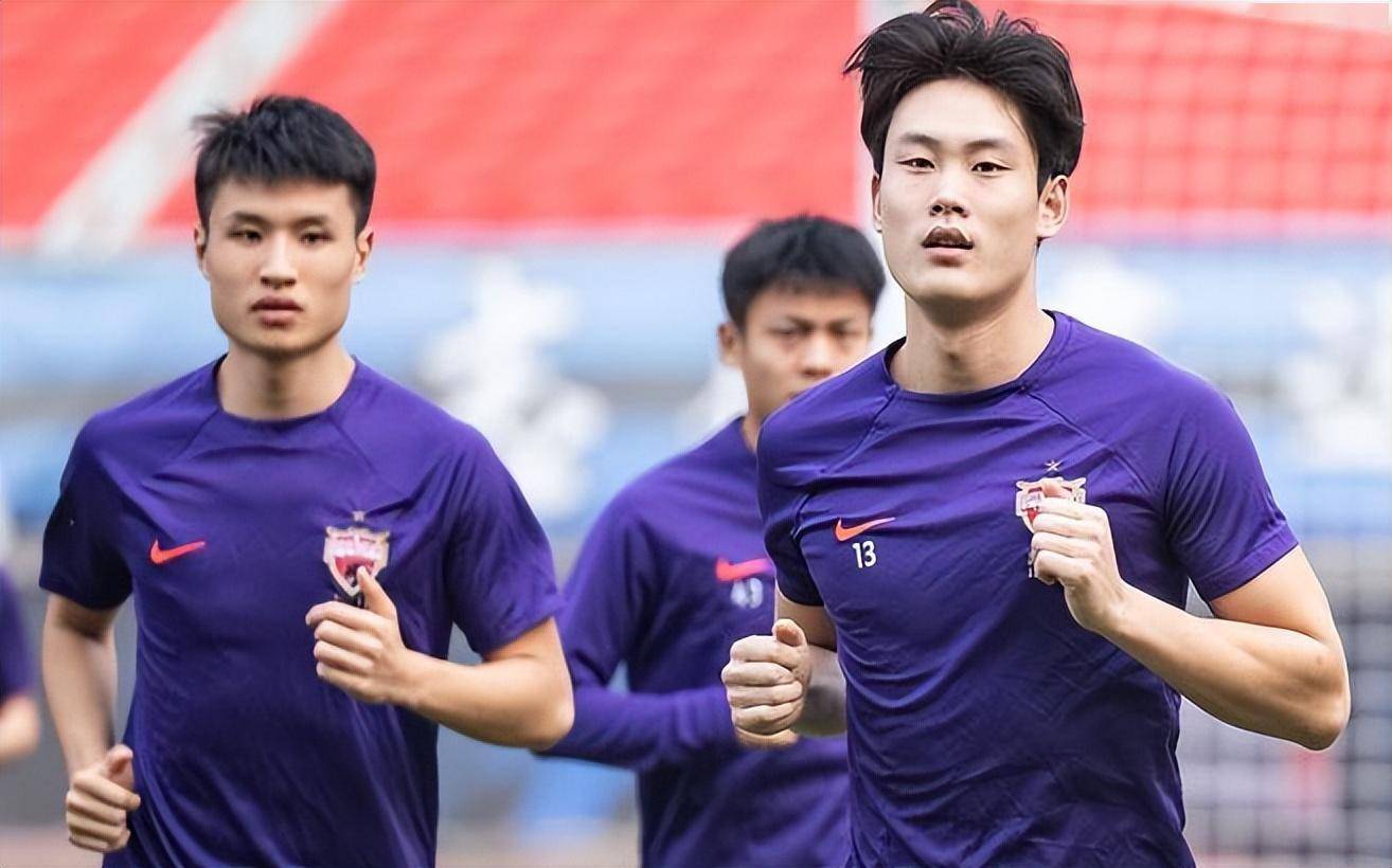 所以,补招徐浩峰替代蒋光太的消息一经曝光,扬科维奇的这个用人决定