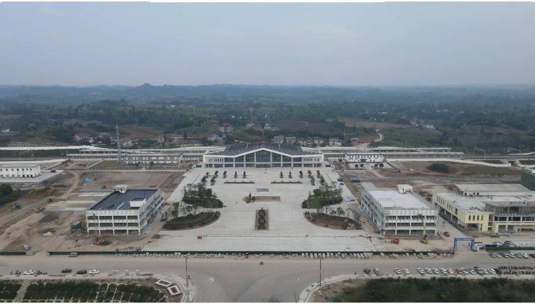 成宜高铁威远站进站口,出站口!站前广场,站内有大变化!