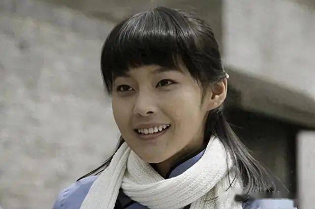 21年不认亲父,成名后给母亲买500万的房子_张佳宁_张晓龙_小时候