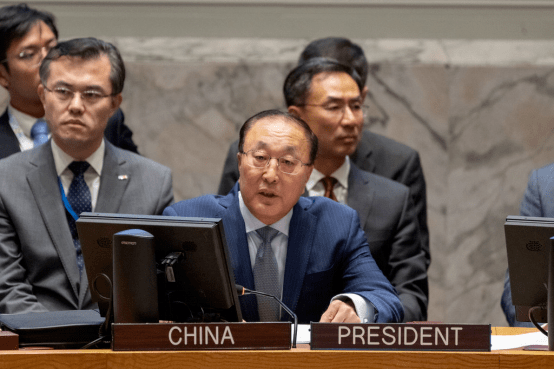 外媒：安理会会议开场，代表为在以色列和加沙遇害的平民默哀
