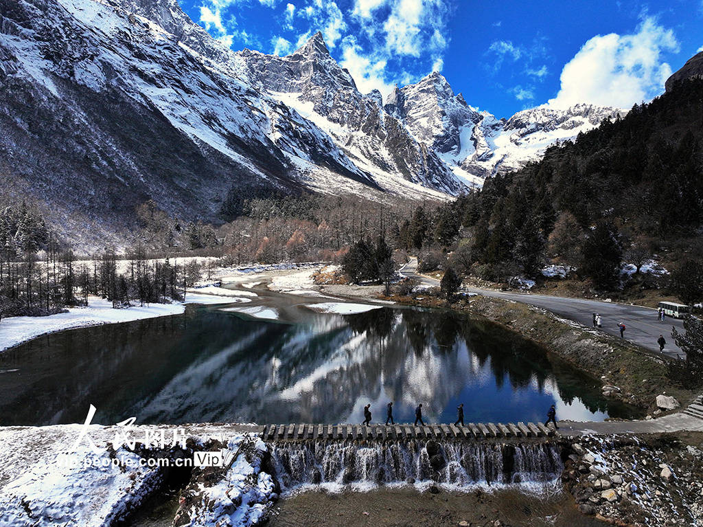 四川理县:初冬毕棚沟宛如童话世界_阿坝_自治州_游客