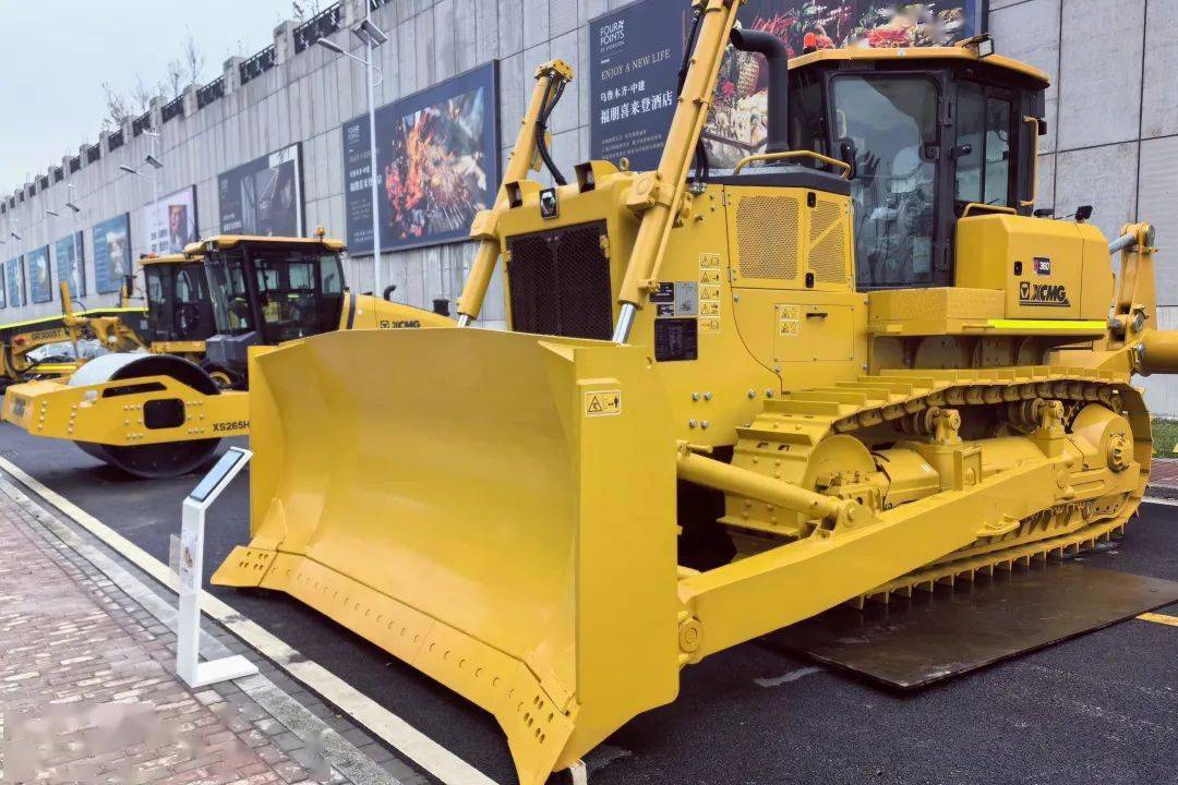 推土机d360可以说是矿山作业的"当红炸子鸡".