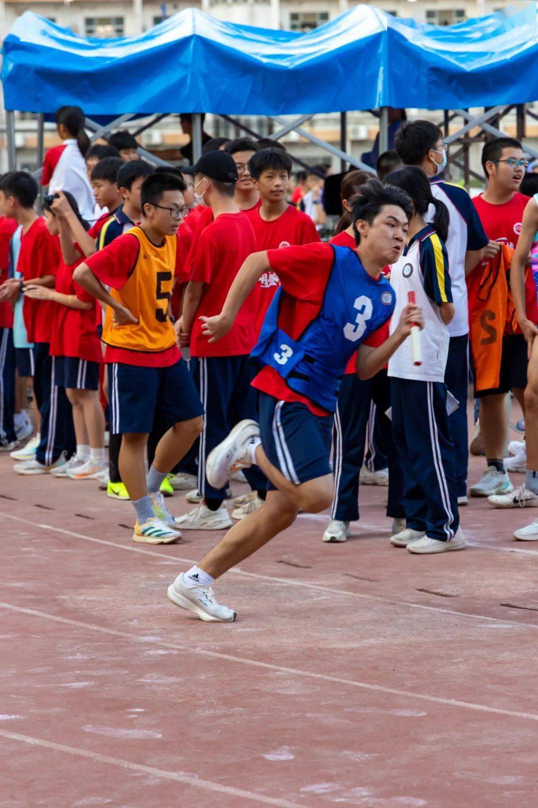 佛山校园这一幕幕,好燃!_跑道_田径运动_青春