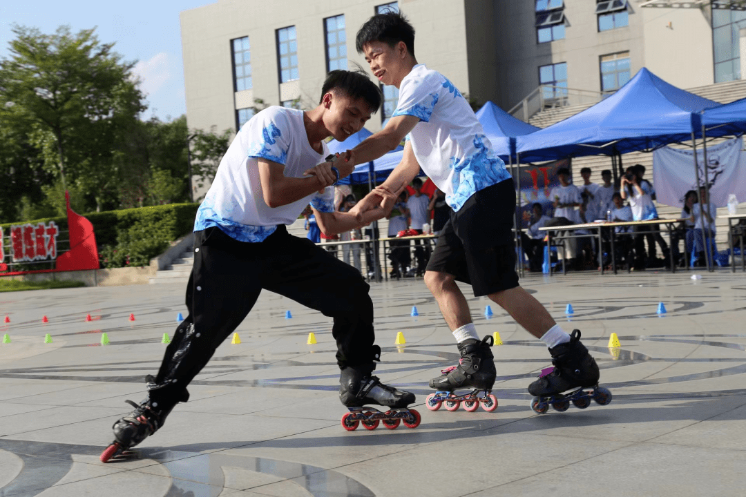 广西民族大学66轮滑俱乐部14周年庆05坚持奋斗 绽放青春最后,他们想对