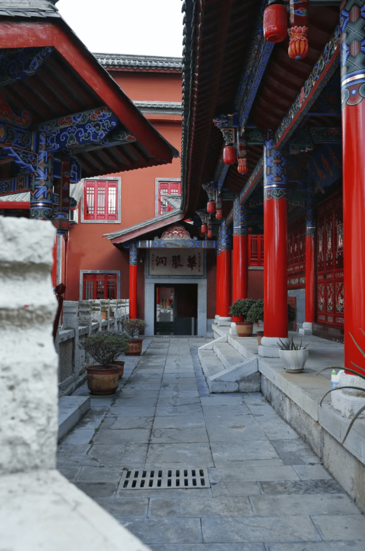 洞安顺这个冬日,走进安顺华严洞聆听值得所有安顺人铭记的珍贵历史故