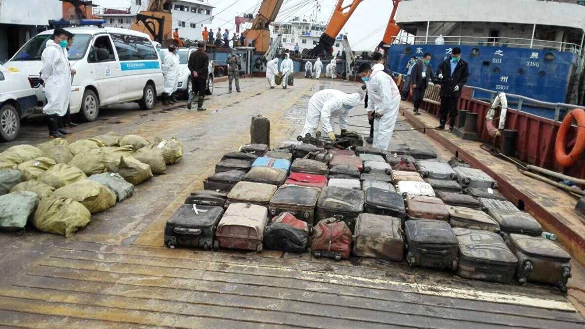 15年中国"东方之星"游轮沉没,442人遇难,究竟是天灾还是人祸_货轮