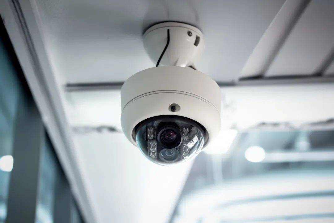 自家门口装监控,被邻居起诉还输了官司_摄像头_老麦_一家