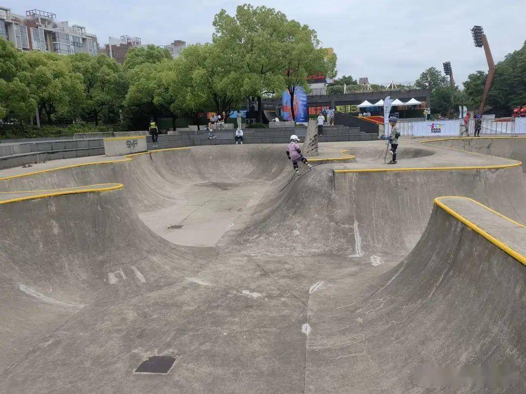 这两座体育场馆你去过吗→_公园_健身_滑板