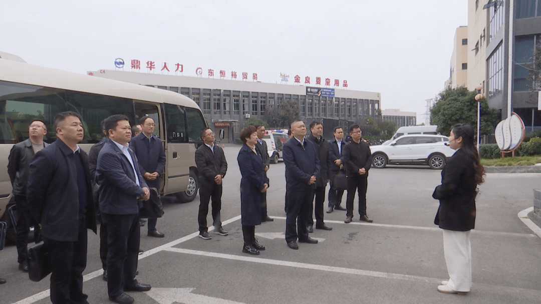 伍家岗区委书记陈道坤,区委副书记,区长谭志军,区委常委,区委办主任