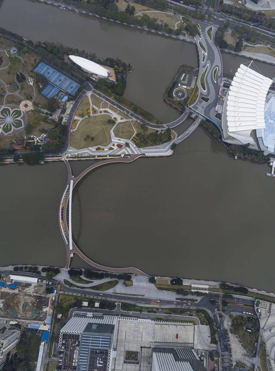 广州第一条跨珠江人行景观桥——海心桥 / 华工设计院