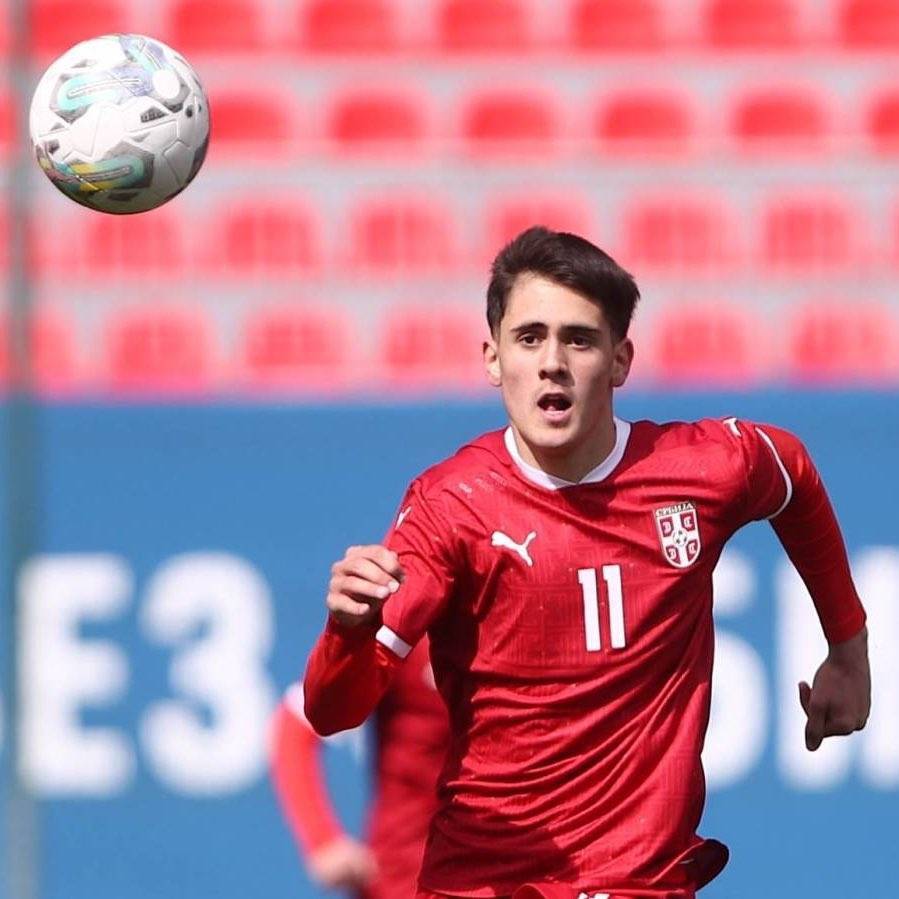 意媒:ac米兰有意塞尔维亚17岁小将马蒂亚-波波维奇_的合同_意大利