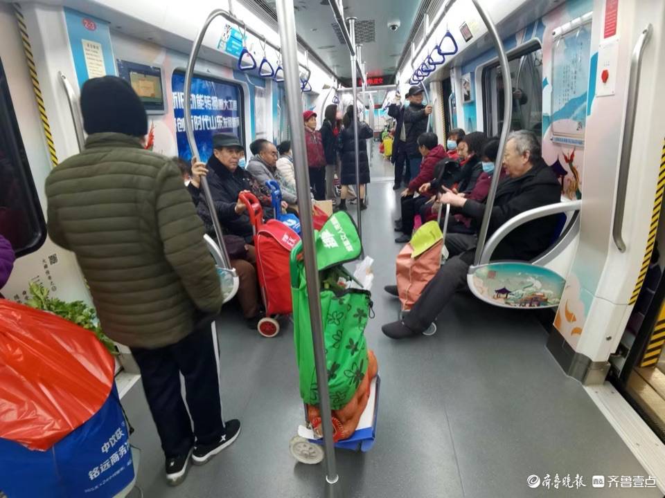 坐上地铁，去滩头村赶大集_朱明