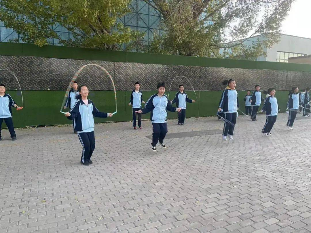 双减多元拓展篇|东胜区第二中学:绳彩飞扬 活力绽放_跳绳_教育_活动