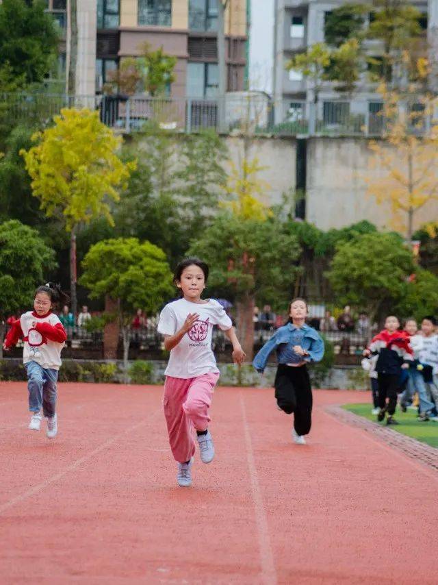 秀山鹭秀小学运动会 | 鹭秀少年正当"燃"_田径_sdfd_赛场