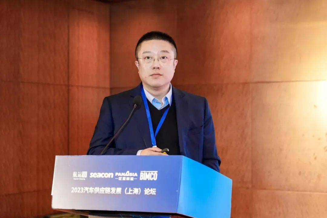 上海船舶研究设计院首席船型专家,创新中心副主任张卓从"汽车船技术