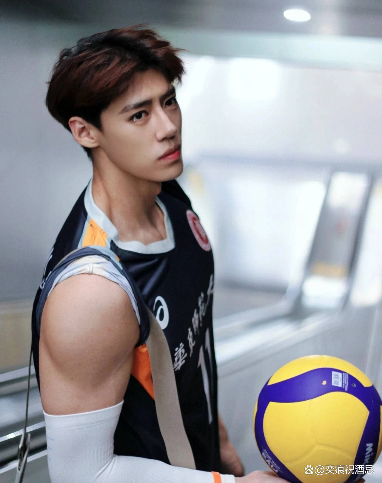 排球帅哥的魅力,这张脸配上球服简直完美!_运动_生活_来自
