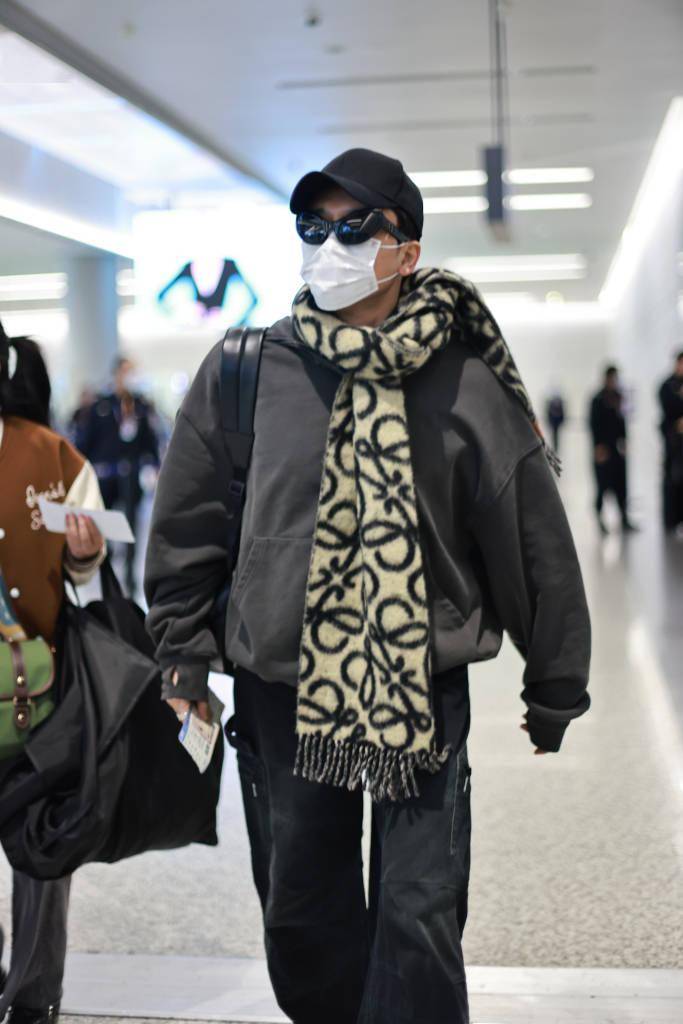 "五阿哥"苏有朋近照!