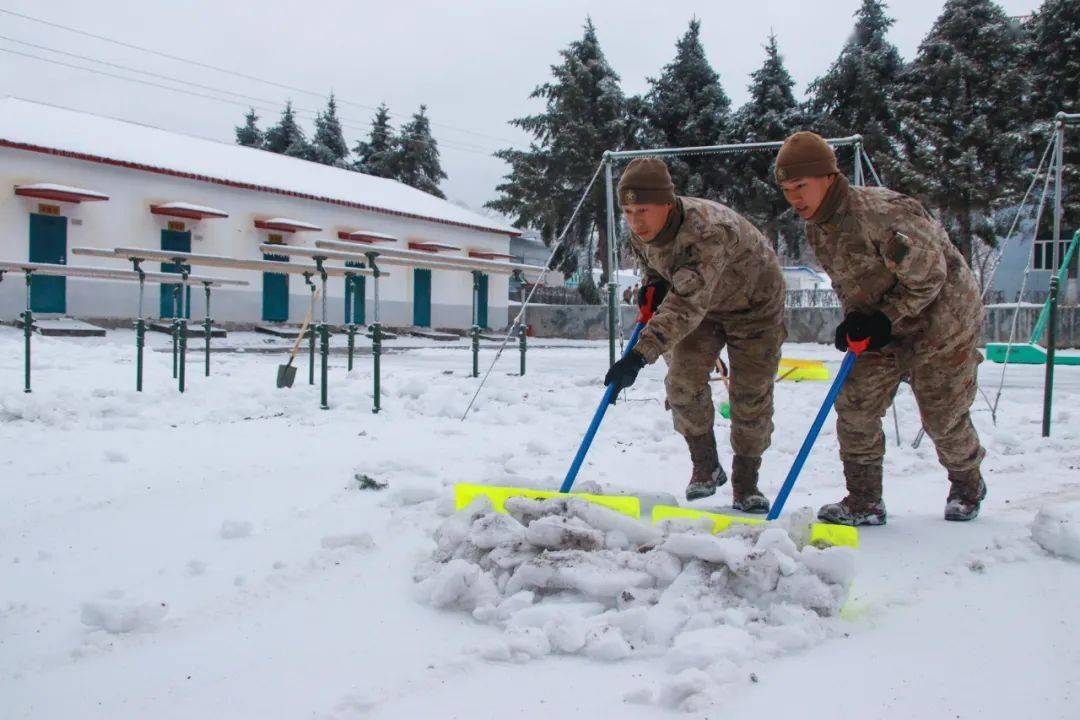 边防战士照片 雪地图片