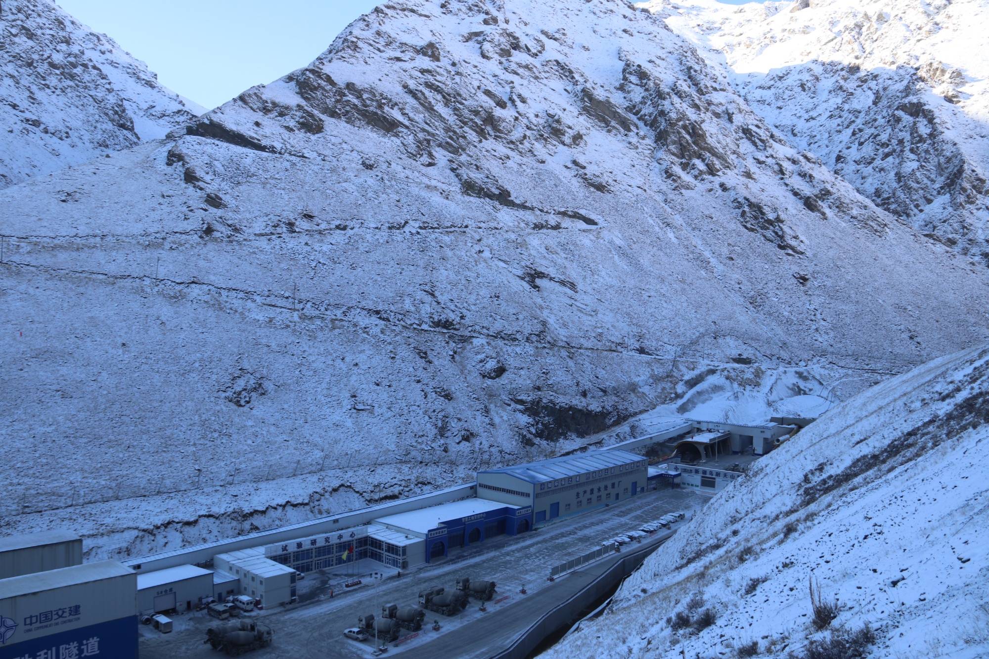 乌尉天山胜利隧道进口端左右主洞开挖双双突破七公里_施工_高速公路