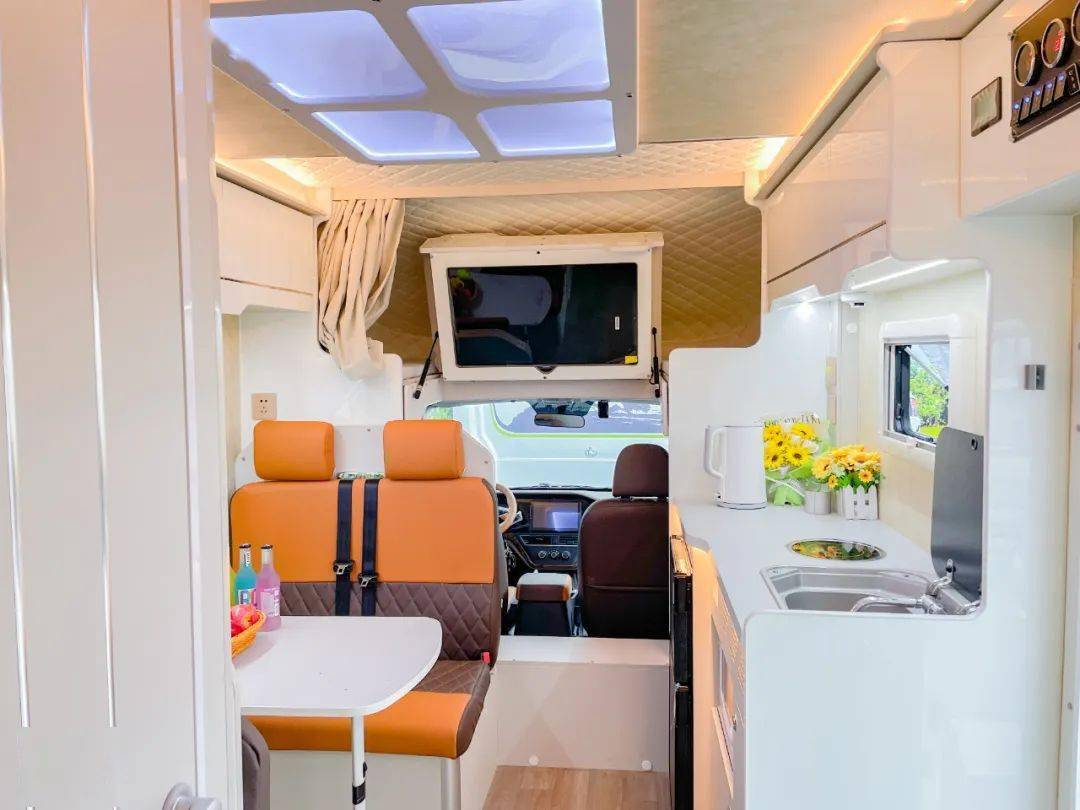 长安跨越者d5畅游版 横床布局 后驱后双胎设计 美观实用高性价比