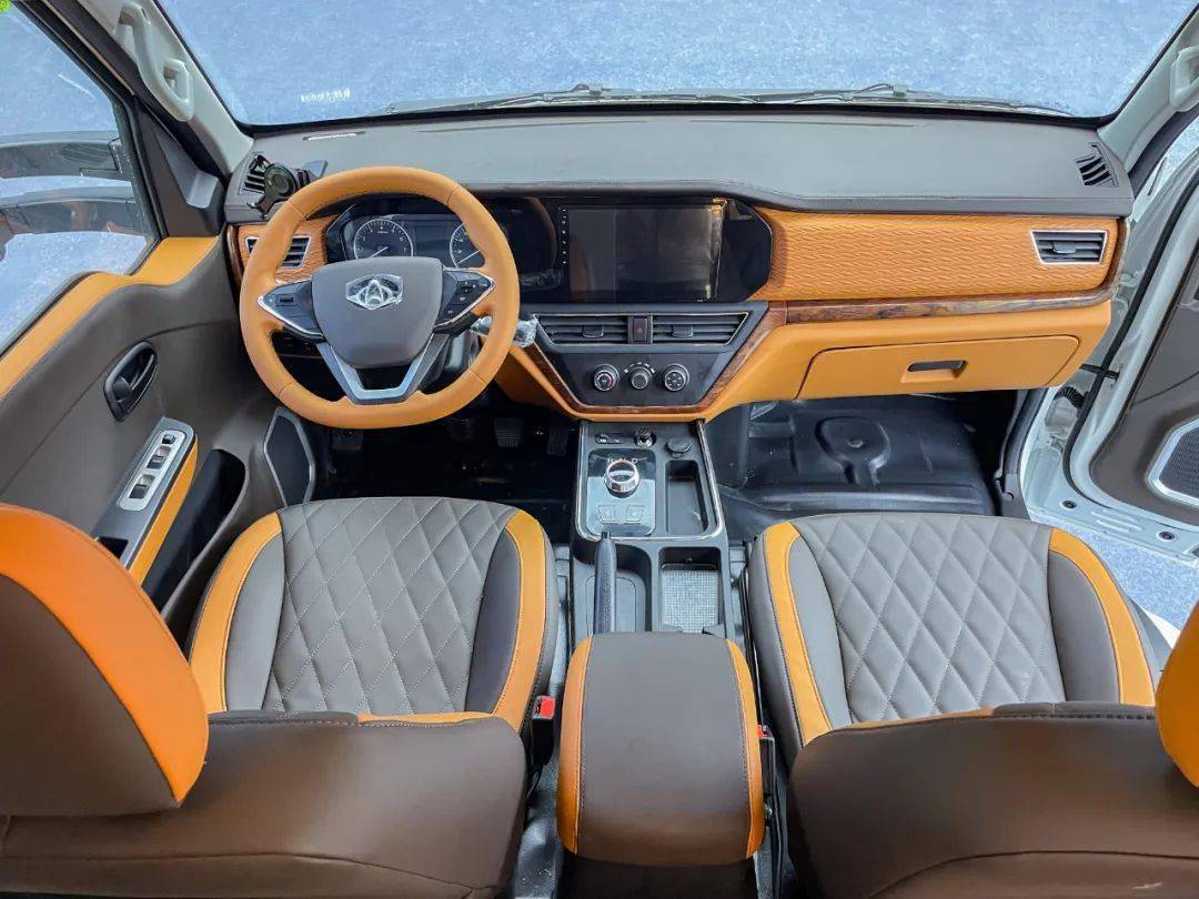 长安跨越者d5畅游版 横床布局 后驱后双胎设计 美观实用高性价比