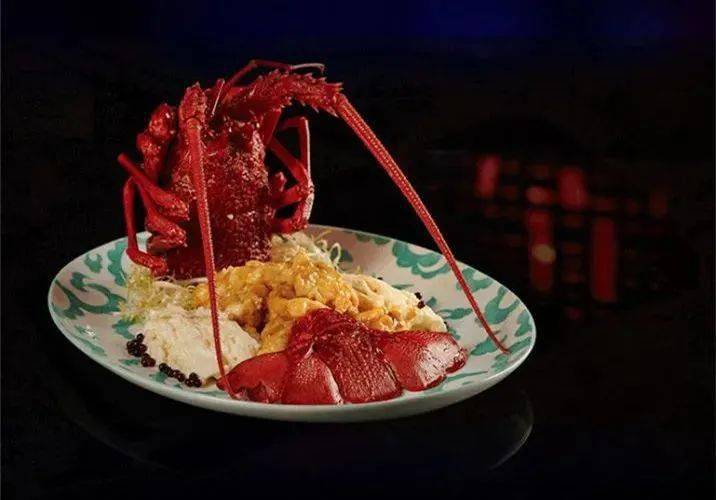 汁蟹粉扒豆苗咖喱豆花波士顿龙虾鱼籽酱片皮鸭拼香芒乳猪件腰果鹅肝和