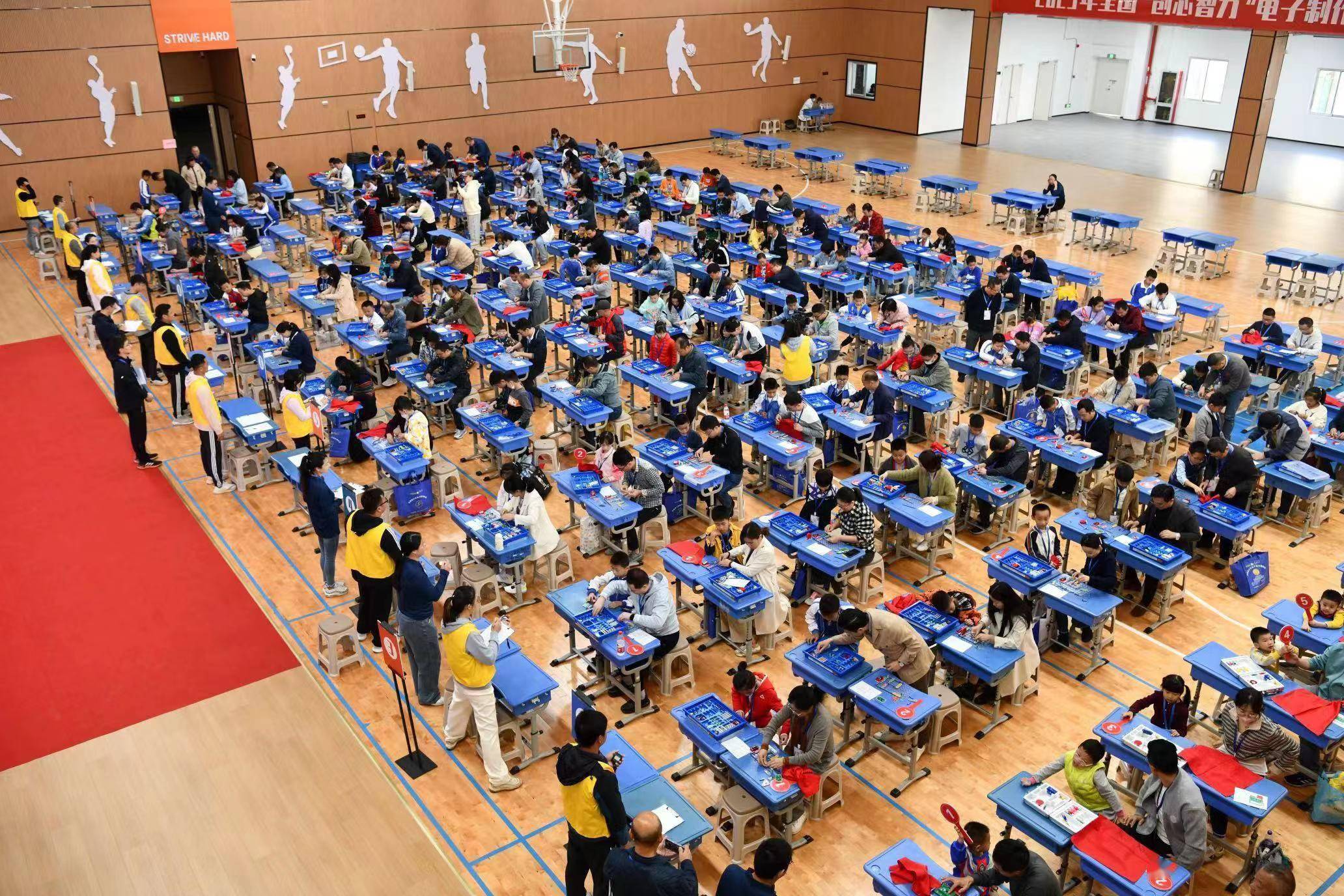 亲子赛(深圳站)在广东省深圳市大鹏新区深圳亚迪学校行健体育馆举行