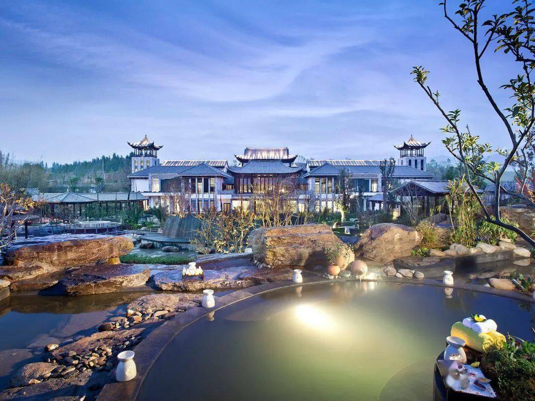 【银杏季】低至7折,腾冲悦榕庄1-2晚温泉套餐,赠接机 温泉畅泡 spa代