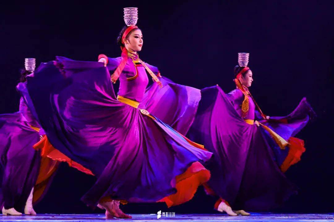 中央民族大学舞蹈学院2021级舞蹈表演民族英才班专场晚会精彩剧照