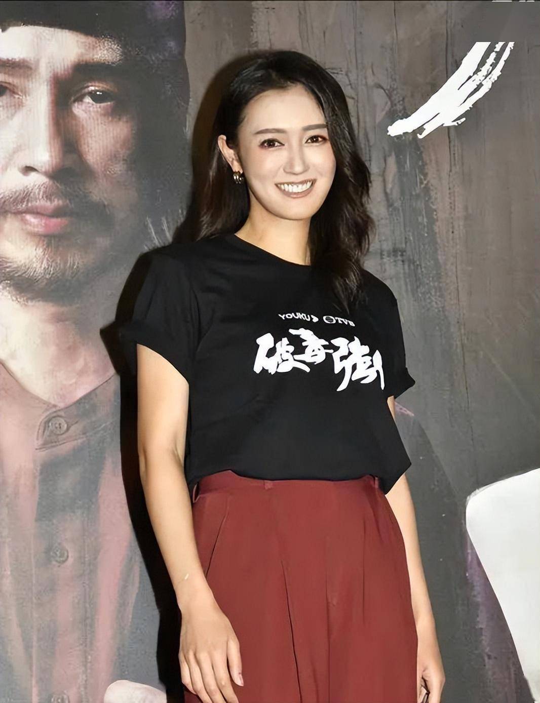 但恋情传出后许多人说袁伟豪食软饭,毕竟张宝儿家境富裕,交往起来也许