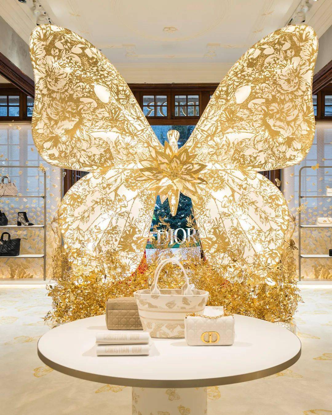 迪奥圣诞树,亮了!_蝴蝶_图案_系列