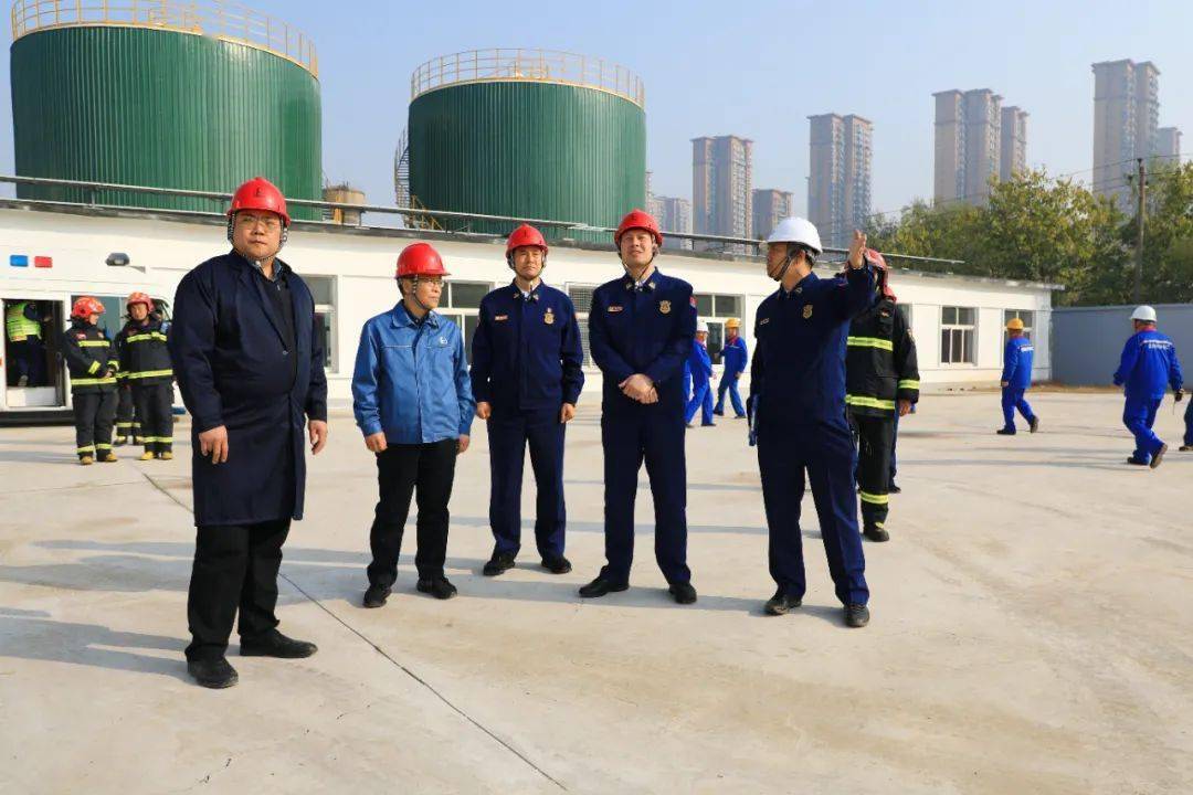 叶江彪支队长,张涛副支队长全程指导演练,中石化邯郸分公司总经理程杰