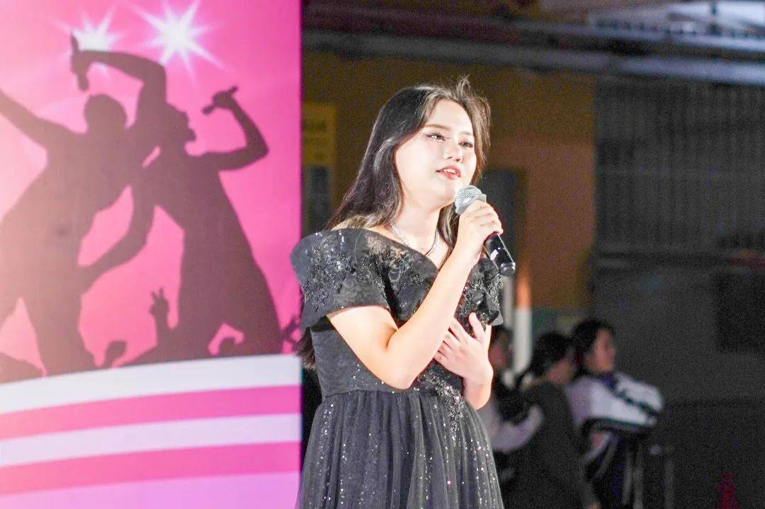 ▽《命运》高一(5)班 牛煜婷▽《burn me down》高一(4)班 李宇恒▽