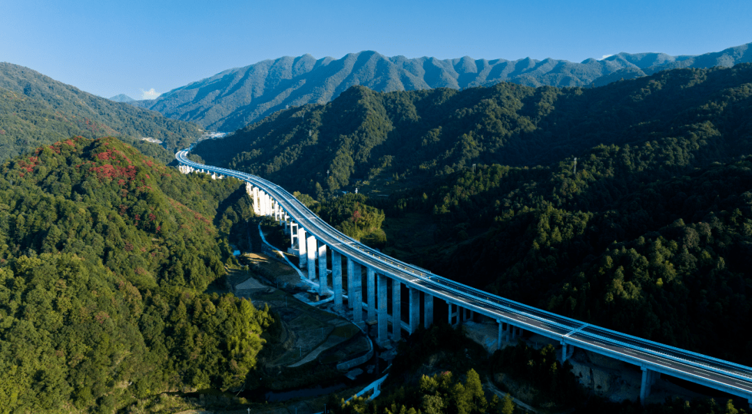 還將方便雲南,四川的司乘人員,日後再也不用只盯著g60滬昆高速,還可以