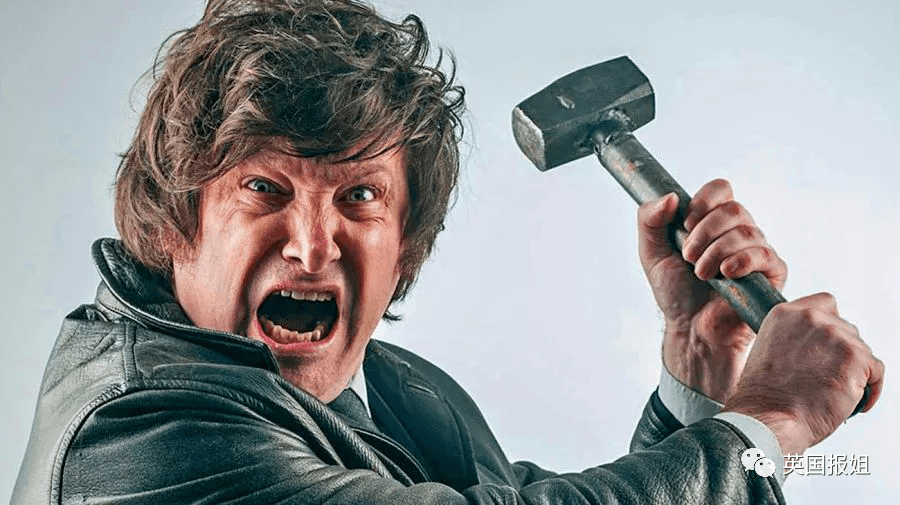 阿根廷选"疯子"当总统,手持电锯狂挥,扬言要开放器官买卖?