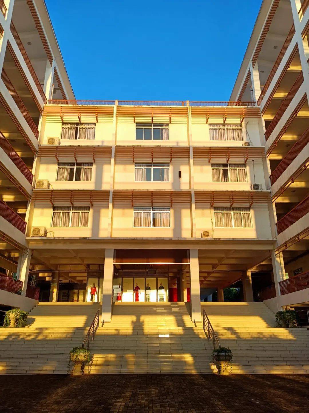 摄影大赛|魅力南职 影像之美:为心仪作品投上一票!_金葵_青春_倒影