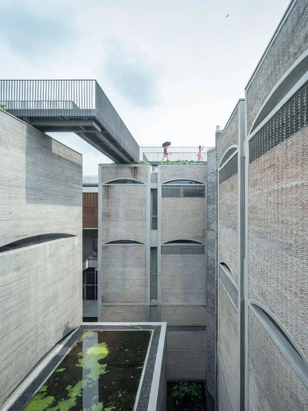 建筑大师张永和打造岭南新地标:8602㎡的"立体荷塘"_屋顶_阳台_步道