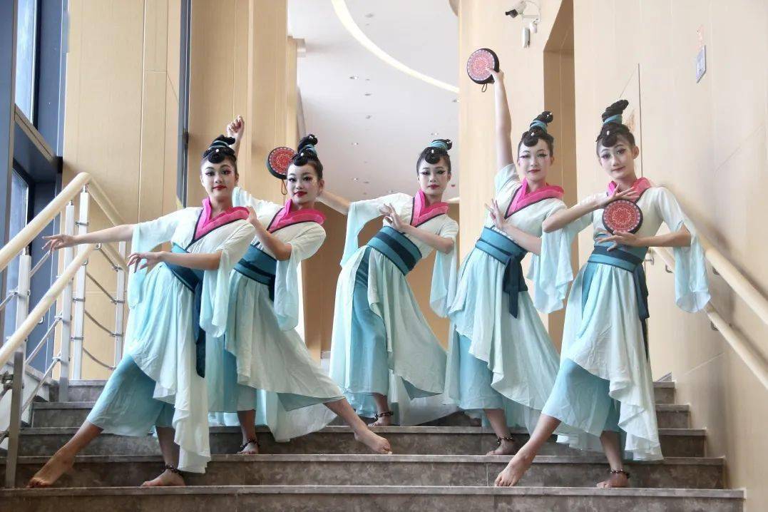 参赛队员名单801 顾思琦 802 章笑睿803 徐子玲 803 徐费怡804 张雨晨