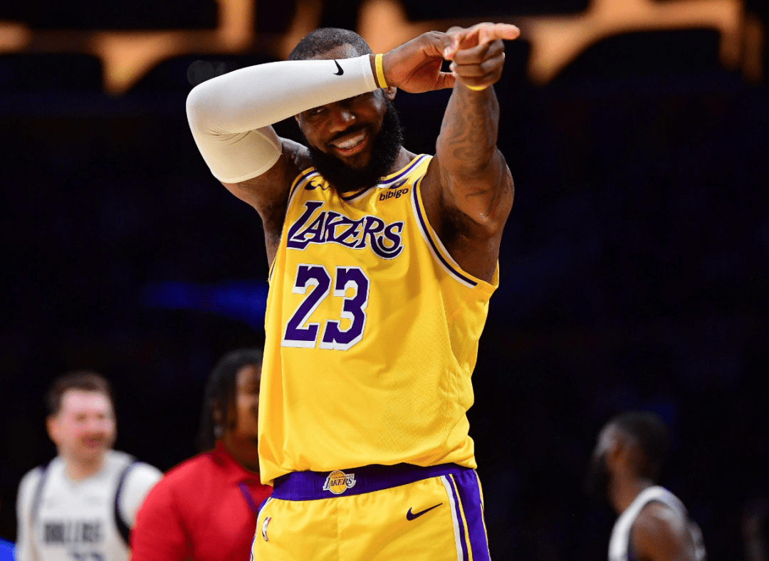 詹姆斯这些数据,真的不科学_湖人_第四节_篮板