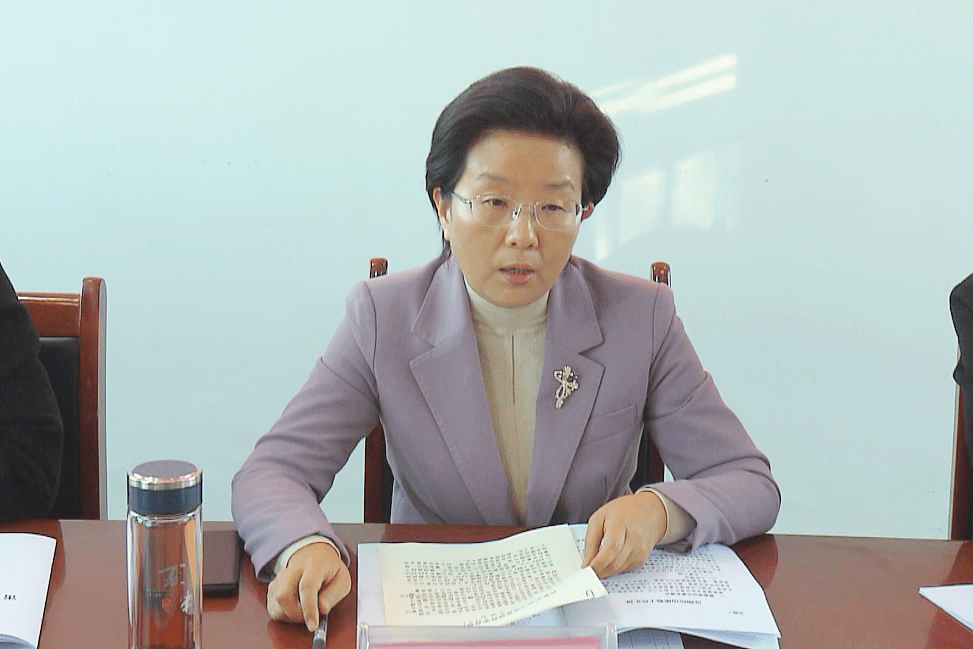 11月23日,县委书记沙淑红参加指导雷集镇党委会.