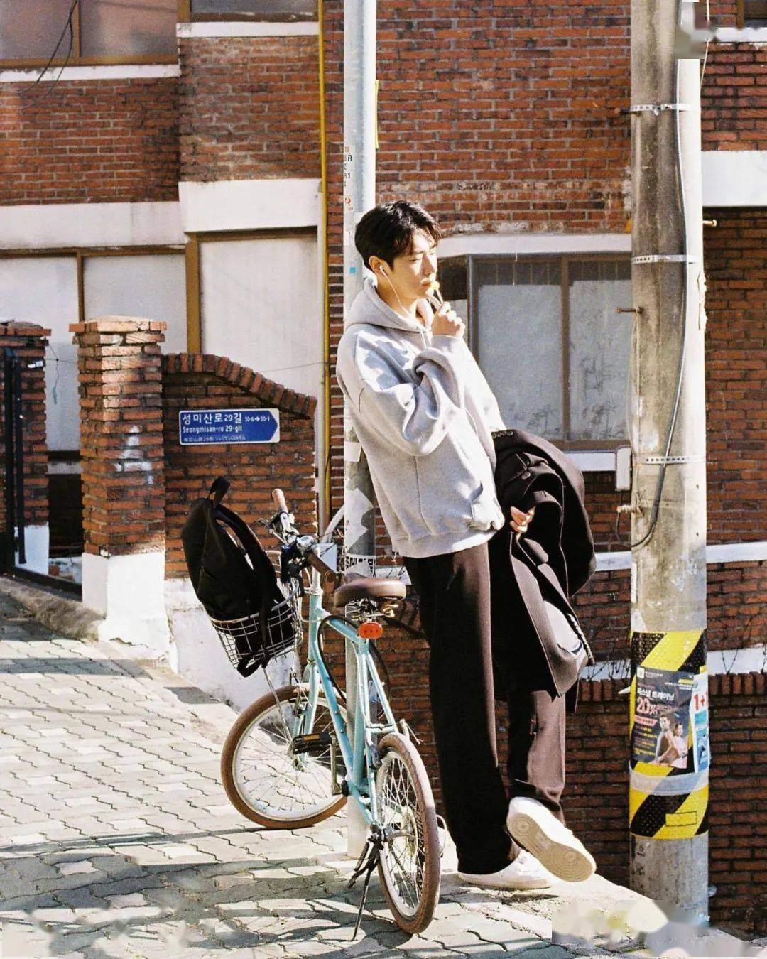 的动作放开放大像个大男孩一样 玩起来画面看起来更有张力丁禹兮photo