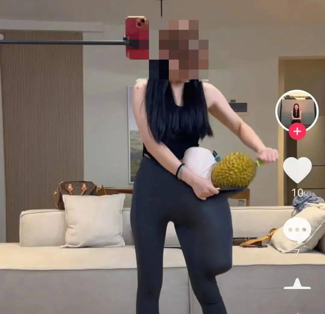 某音上女生"直播卖紧身裤",这画面是免费可以看的?_裤子_瑜伽_姐姐