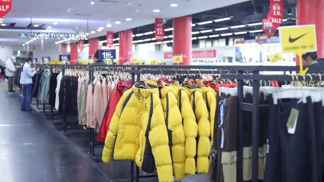 蓝岛奥莱集合店羽绒服专场2000平羽绒服广场,鸭鸭,雅鹿,杰奥,凯慕狮
