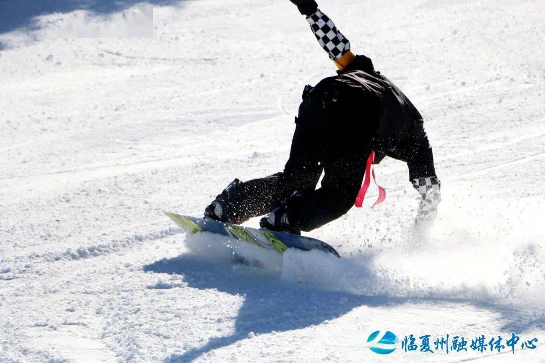松鸣岩国际滑雪场开滑!快来体验冰雪魅力!