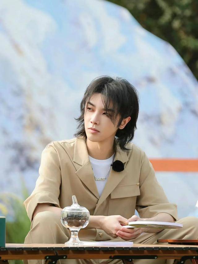 华晨宇质疑节目公正,何炅霸气反驳:杨幂黑脸_李宇春_比赛_什么